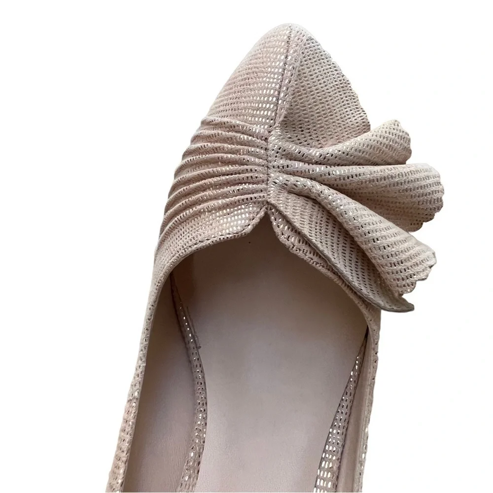 Kate Spade Alessia Pumps in Blush 10 like new heels Appliqué office neutral